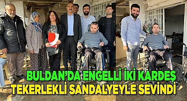 Buldan’da engelli iki kardeş tekerlekli sandalyeyle sevindi