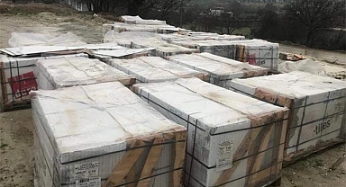 Çaldıkları bir tır dolusu fayansla yakalandılar
