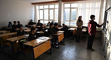 Eğitime devam edemeyen öğrenciler tekrar okullarına kavuşuyor