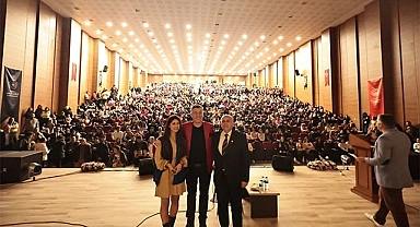 Metin Şentürk yurtlarda kalan öğrencilerle buluştu