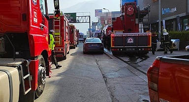 Mobilya dükkanında çıkan yangın büyümeden söndürüldü
