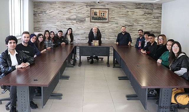 Sanatsever Başkan Özbaş’a tiyatroculardan teşekkür ziyareti