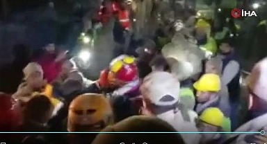 112. saatte enkaz altından canlı çıkarıldı