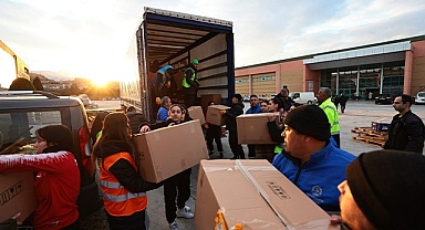 Denizli Büyükşehir’den deprem bölgesine 35 tır