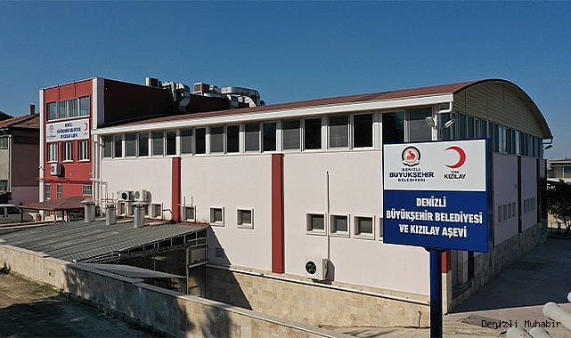 Denizli’ye gelen depremzedelerin sıcak yemekleri Büyükşehir’den