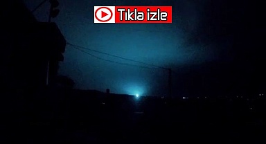 Deprem anında mavi ışıklar dikkat çekti, iş makinesi kamerası böyle kaydetti