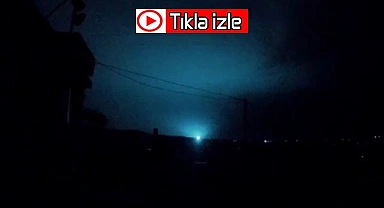 Deprem anında mavi ışıklar dikkat çekti, iş makinesi kamerası böyle kaydetti