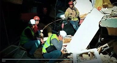Deprem felaketinin belgeselini yaptı