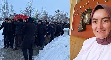 Depremde evden çıkmayı başaran genç öğretmen cami minaresinin altında kalarak can verdi