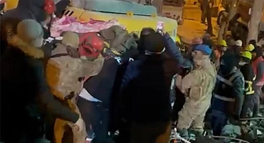 Diyarbakır'da 122 saat sonra enkazdan sağ kurtarıldı