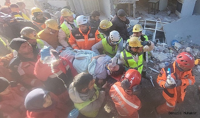 Hatay’da 228. saatte 2 kişi sağ kurtarıldı