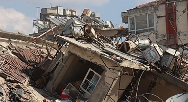 Hatay'da hasarlı binalardan hırsızlık yapan 40 kişi yakalandı