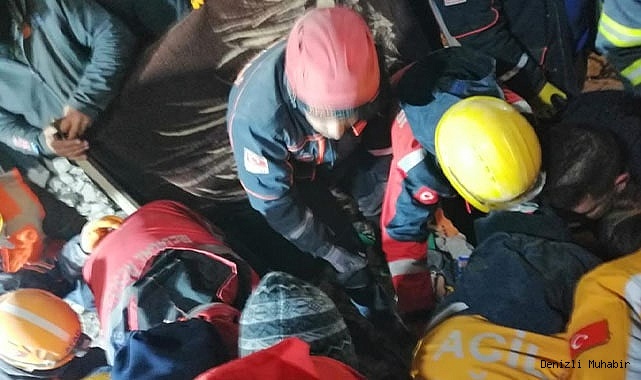 Hatay'daki Çinli ekip, Türk ekiplerle birlikte enkazdan hamile kadını sağ olarak çıkardı