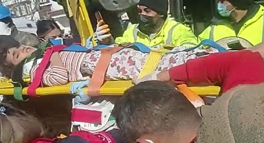 JÖH timleri 177 saat sonra enkazdan 7 yaşındaki Hivay’ı sağ olarak çıkardı