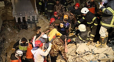 Kahramanmaraş'ta depremden 95 saat sonra yaşlı bir kadın enkazdan sağ çıkarıldı