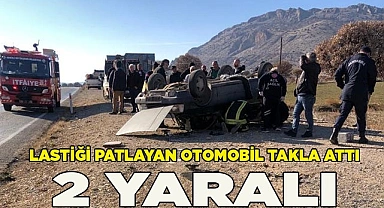 Lastiği patlayan otomobil takla attı: 2 yaralı