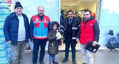 Minik Elif Zehra, kumbarasında biriktirdiği 410 lirayı depremzedelere gönderdi