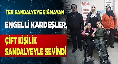 Tek sandalyeye sığmayan engelli kardeşler, çift kişilik sandalyeyle sevindi