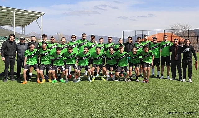 Yeşil sahalara dönen Başkan, memleketinin takımında futbolcu oldu