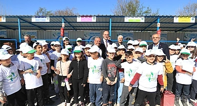 BAŞKAN ÖRKİ ÇOCUKLARA GERİ DÖNÜŞÜMÜ ANLATTI