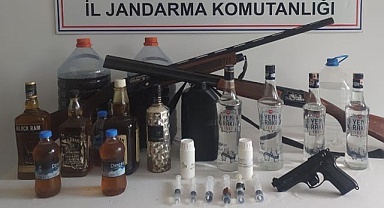 Belediye çalışanları kaçak içki operasyonunda yakalandı
