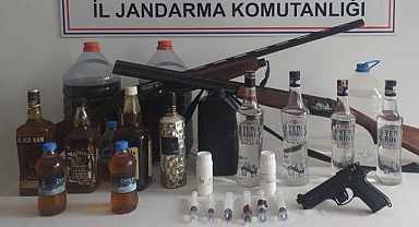 Belediye çalışanları kaçak içki operasyonunda yakalandı