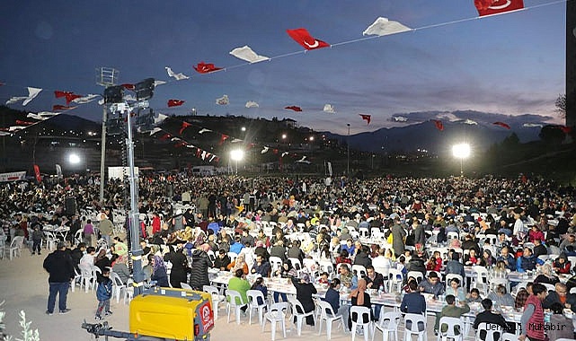 Denizlililer, Büyükşehir’in gönül sofrasında buluşuyor