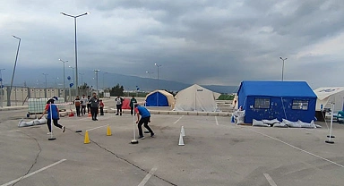 Depremzede gençler sınavlara çadır kentte kurulan parkurda hazırlanıyor