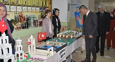 Öğrenciler Çanakkale Zaferini sergiyle anlattı