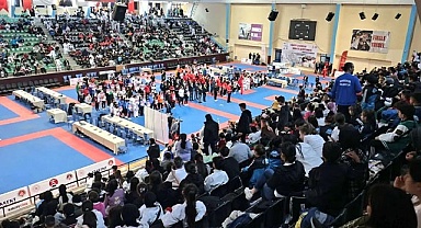 KARATE TÜRKİYE ŞAMPİYONASI DENİZLİ'DE BAŞLADI