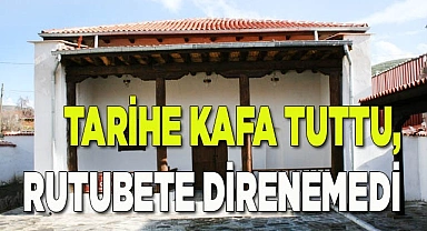 Restore edilen tarihi cami rutubete yenik düşüyor