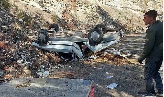 Yoldan çıkarak şarampole uçan otomobil ters döndü: 3 yaralı