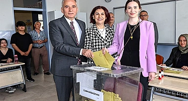 Denizli'de siyasiler oylarını kullandı