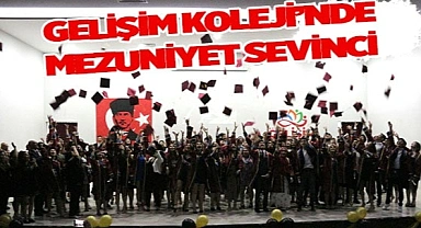 Gelişim Koleji mezunlarını verdi