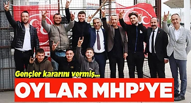 Gençler, kararını vermiş oylar MHP 'ye