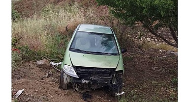 Kontrolden çıkan otomobil tarlaya uçtu