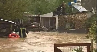 Selde 67 evi ve bir besihaneyi su bastı, 20 hayvan telef oldu