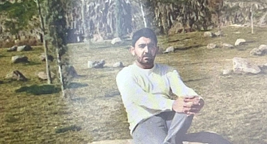 Uyuyan eşini yatakta öldürüp intihar etti