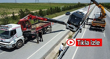 25 yolcusu bulunan otobüs orta refüje girip bariyerlere çarptı