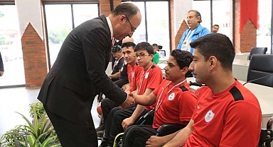 BAŞKAN ÖRKİ ŞAMPİYONLARI AĞIRLADI
