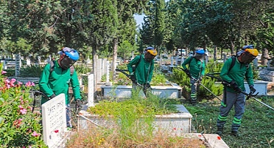 Mezarlıklarda bayramı mesaisi