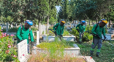 Mezarlıklarda bayramı mesaisi