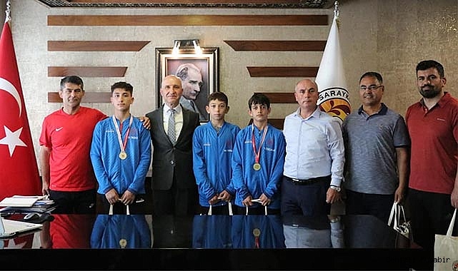 Ödülleri toplayan Sarayköylü güreşçilerden Başkan Özbaş’a ziyaret