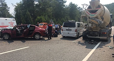 Otomobil beton mikserine arkadan çarptı: 1 ölü