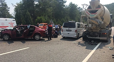 Otomobil beton mikserine arkadan çarptı: 1 ölü
