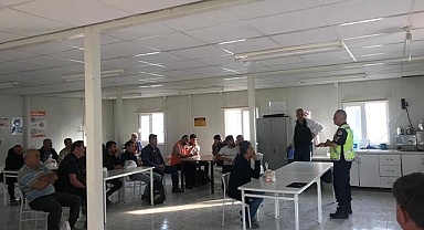 Otoyol inşaatında çalışan şoförlere jandarma’dan eğitim