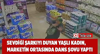 Sevdiği şarkıyı duyan yaşlı kadın, marketin ortasında dans şovu yaptı
