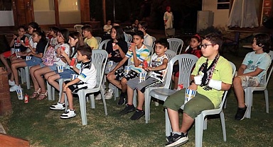 ÇOCUK MECLİSİ ÜYELERİNİN AÇIK HAVADA SİNEMA KEYFİ