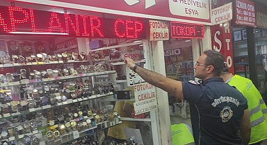 İzmir'de Arapça tabelalar söküldü