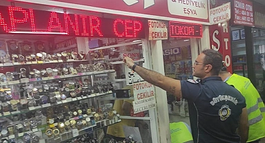 İzmir'de Arapça tabelalar söküldü